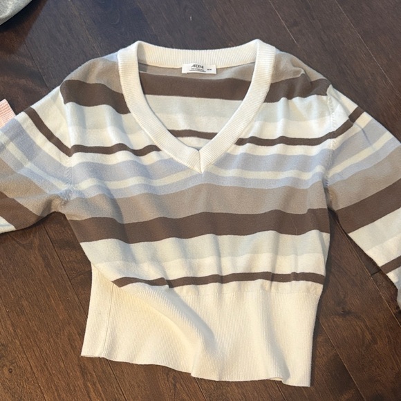 Various women’s tops - Picture 8 of 14